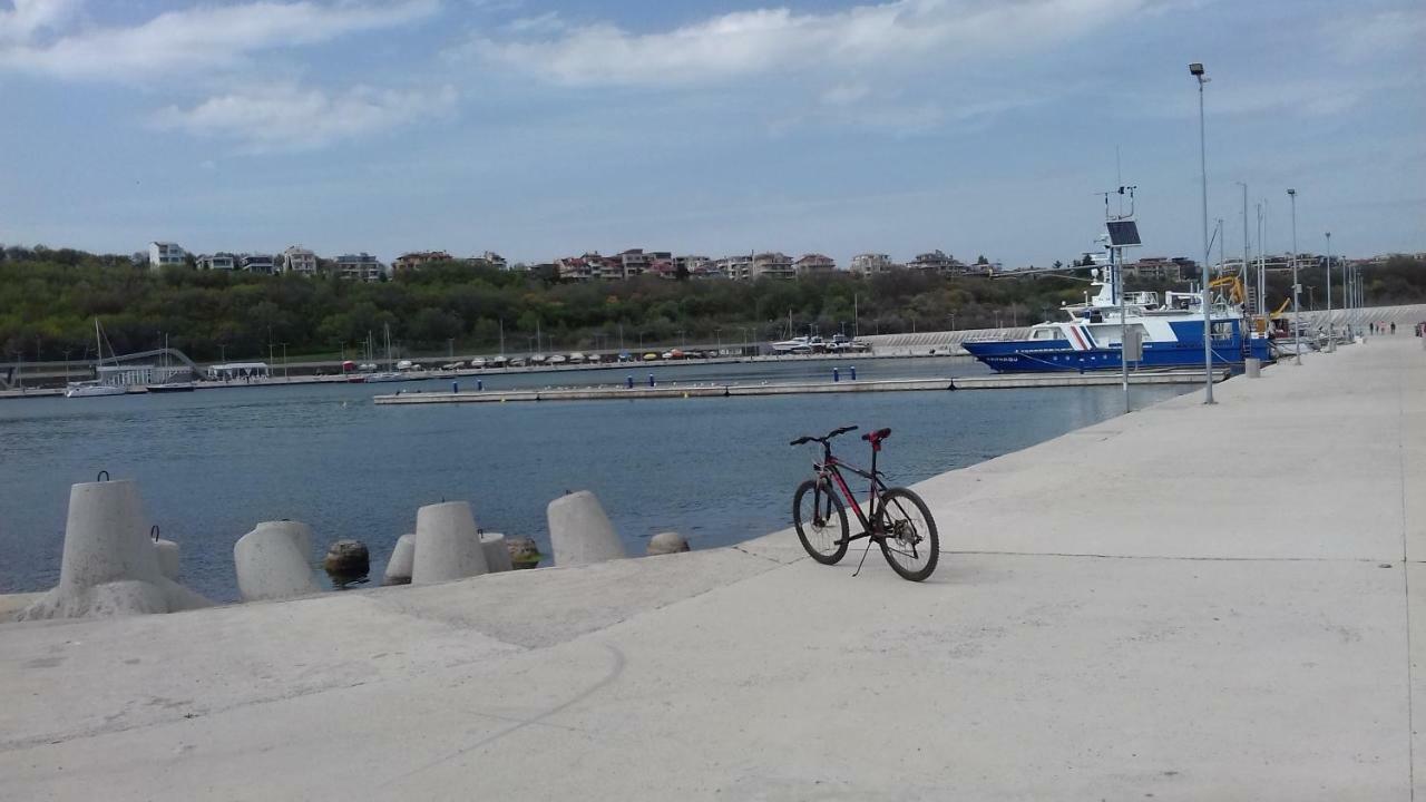 Ddenko Apartment Burgas Bagian luar foto